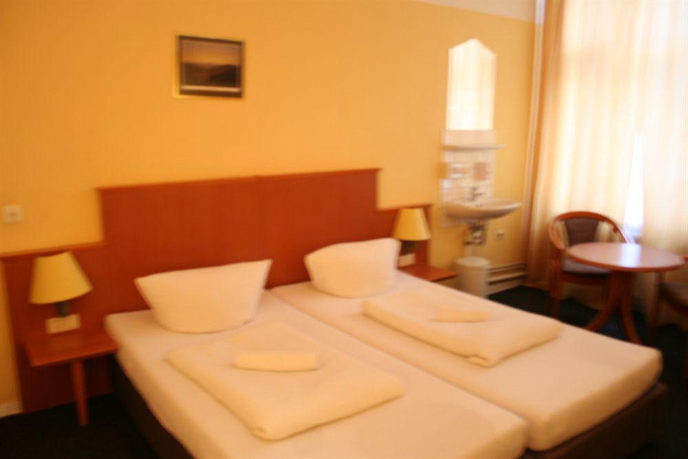 Hotel-Pension Adamshof Berlin Exterior foto