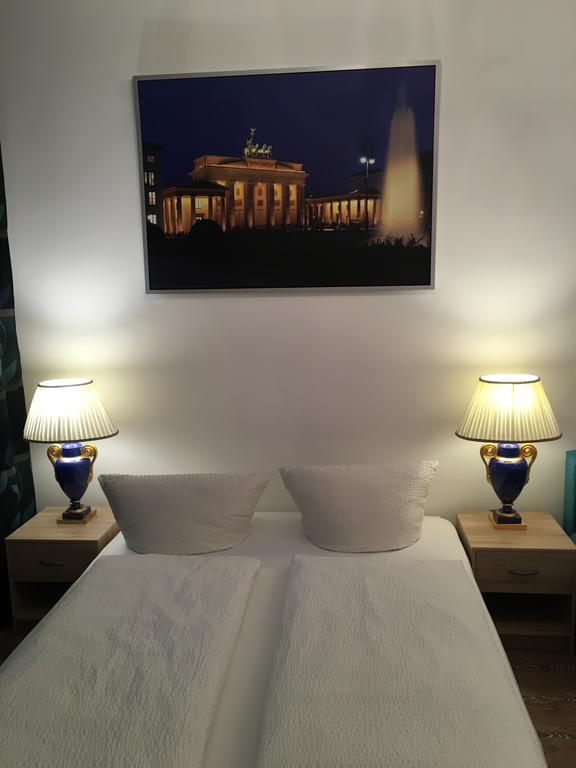 Hotel-Pension Adamshof Berlin Exterior foto